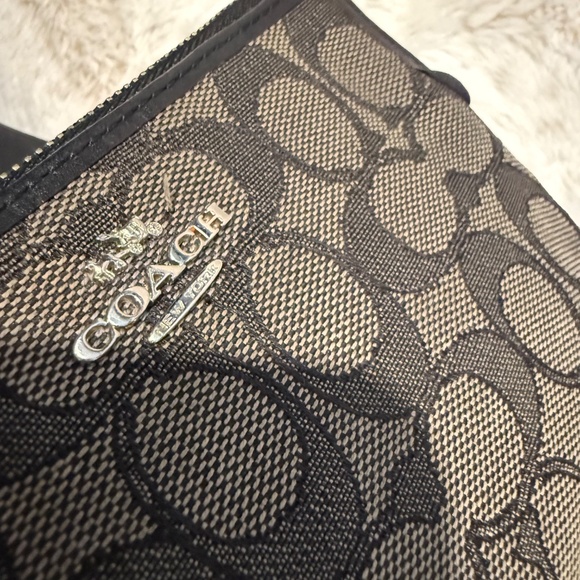 Coach Small Wristlet - Picture 3 of 5